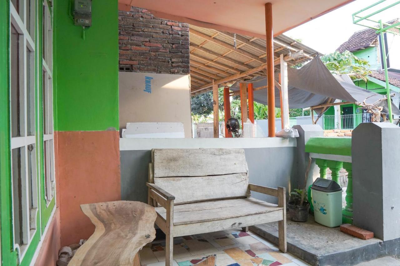 Gandrung Payungan Family Inn Banyuwangi  Εξωτερικό φωτογραφία