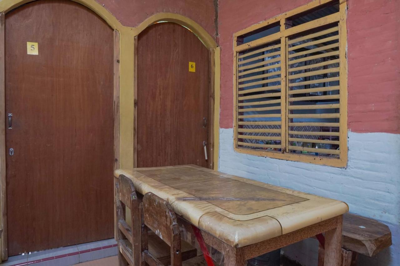 Gandrung Payungan Family Inn Banyuwangi  Εξωτερικό φωτογραφία