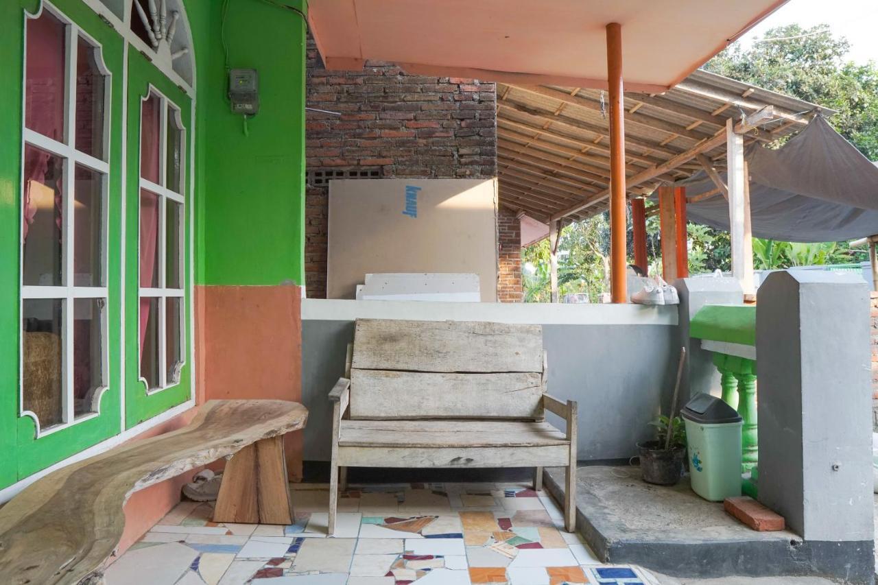 Gandrung Payungan Family Inn Banyuwangi  Εξωτερικό φωτογραφία